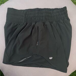 Lululemon hotty hot shorts Women's SZ4 Green